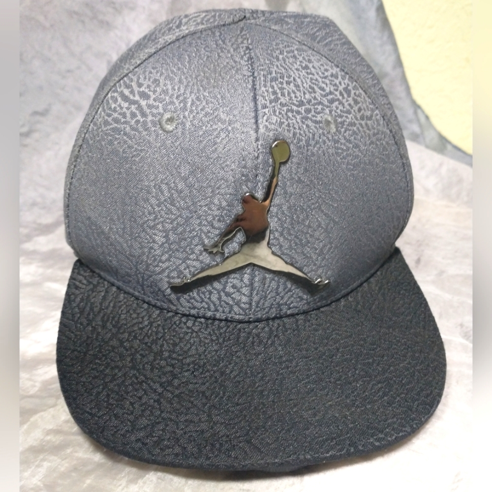 Nike Air Jordan Jumpman Youth Gray Cement Elephant Print Snapback Hat